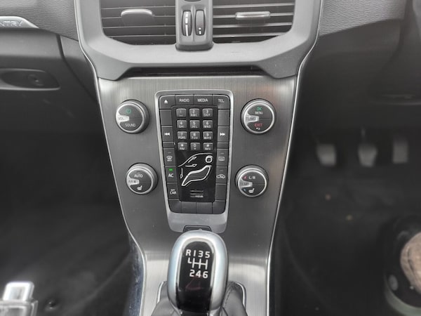 Used Volvo V40 2015 for sale - 73071224: Photo 17