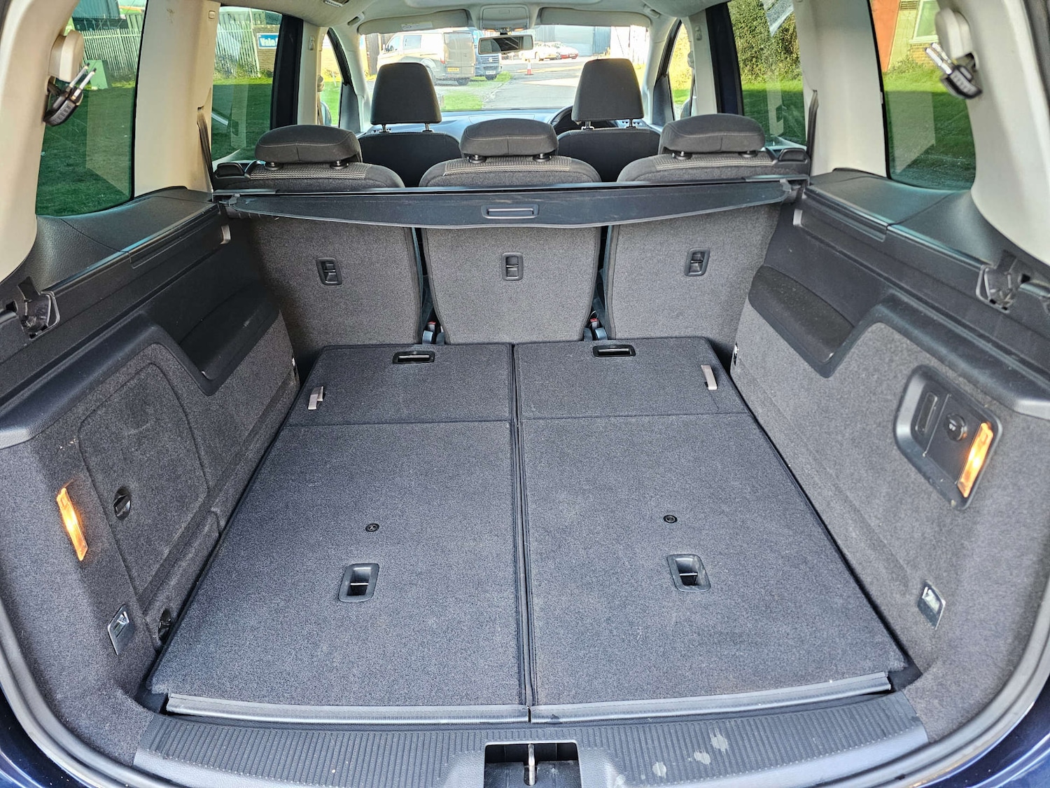 Used Volkswagen Sharan 2013 for sale - 76637980: Photo 32