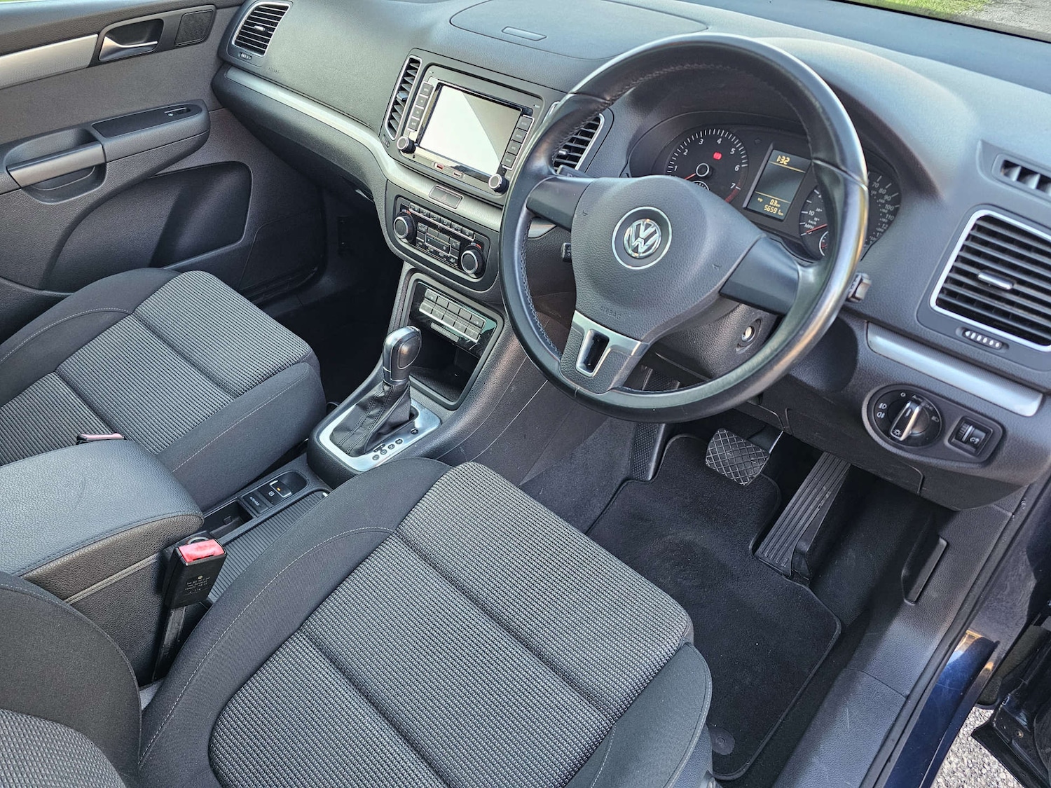 Used Volkswagen Sharan 2013 for sale - 76637980: Photo 9