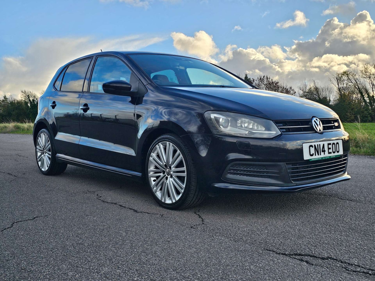 Used Volkswagen Polo 2014 for sale - 76354259: Photo 3