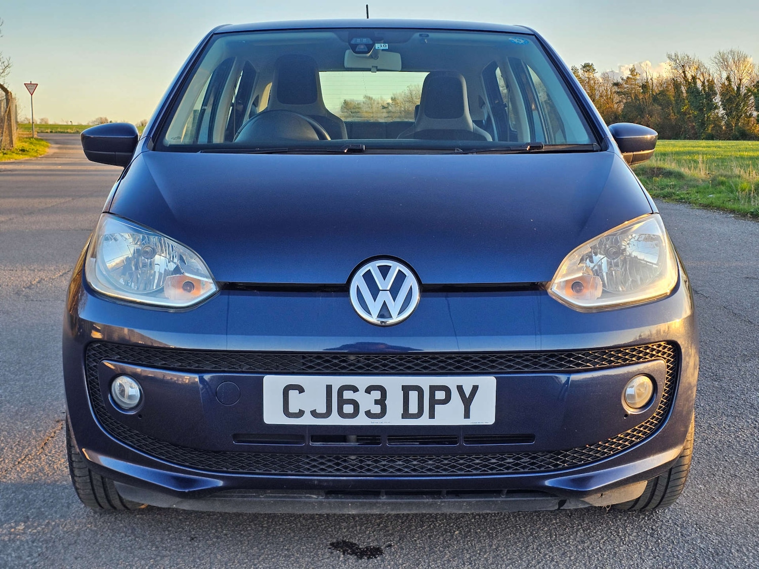 Used Volkswagen up! 2025 for sale - 76643747: Photo 2