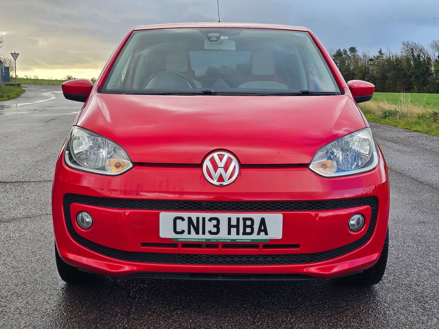 Used Volkswagen up! 2013 for sale - 76618879: Photo 2