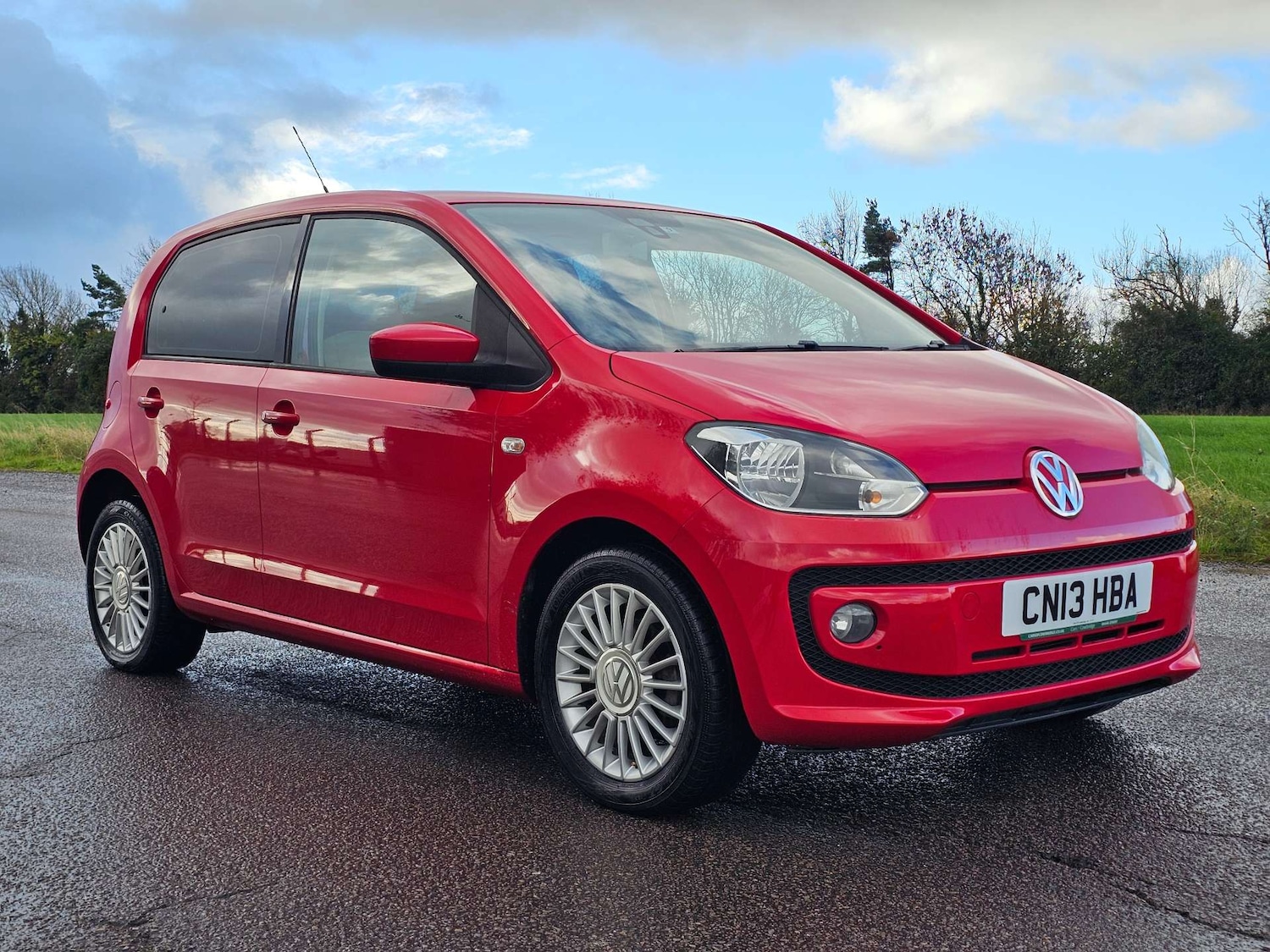 Used Volkswagen up! 2013 for sale - 76618879: Photo 3