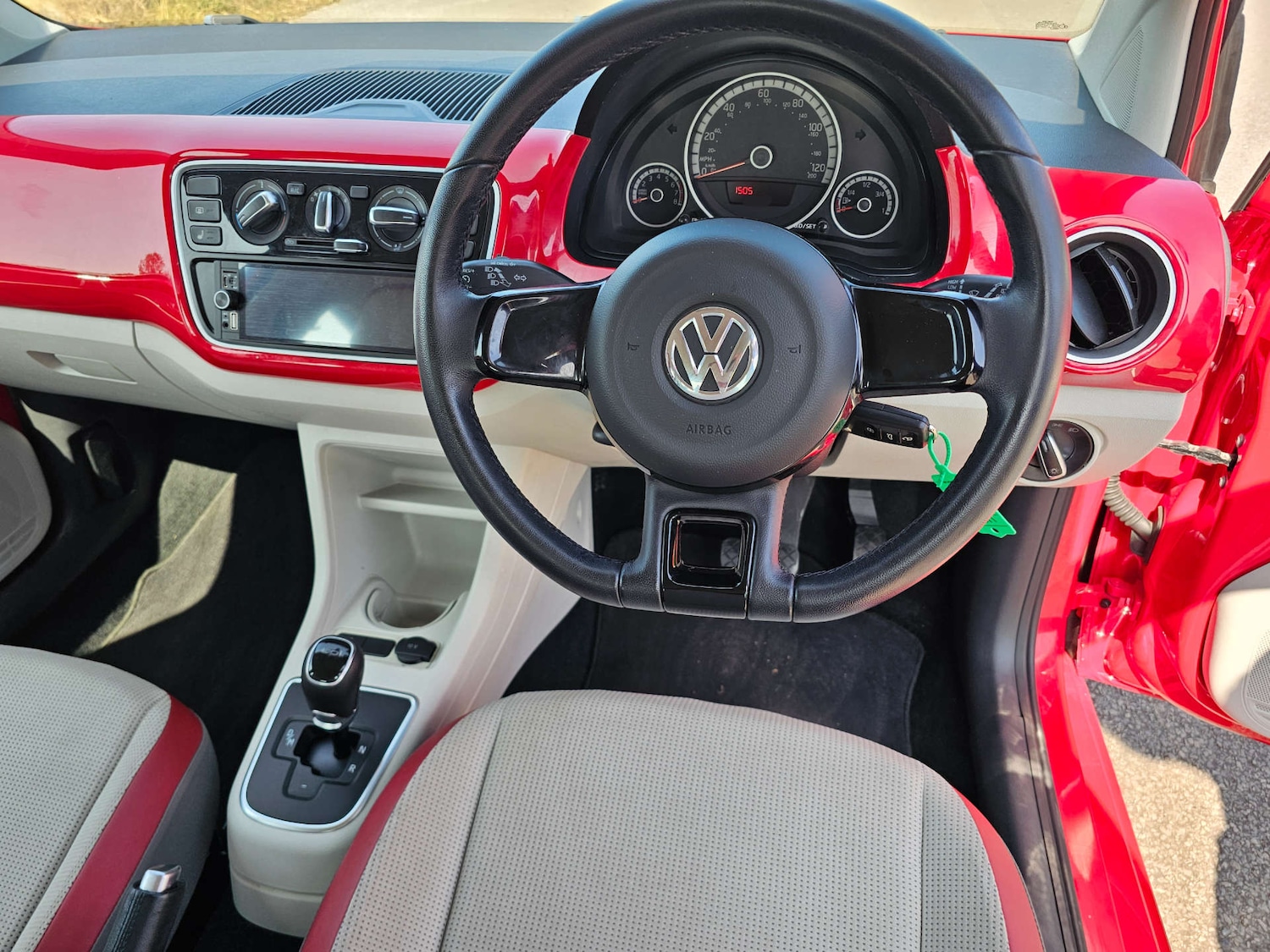 Used Volkswagen up! 2013 for sale - 76618879: Photo 4
