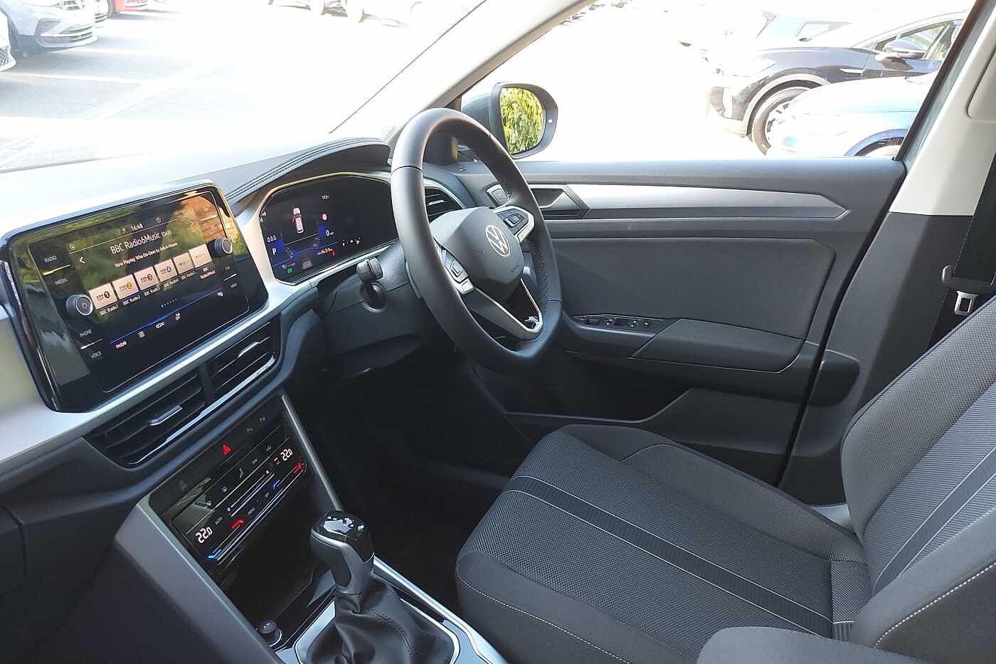 Used Volkswagen T-Roc 2025 for sale - 76111263: Photo 2