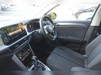 Used Volkswagen T-Roc 2025 for sale - 76111263: Photo 2