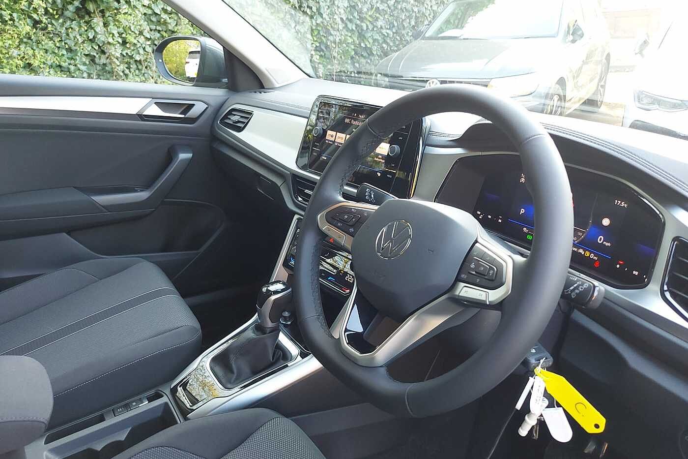 Used Volkswagen T-Roc 2025 for sale - 76111263: Photo 6