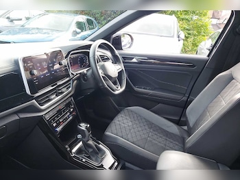 Used Volkswagen T-Roc 2022 for sale - 75770805: Photo