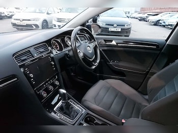 Used Volkswagen Golf 2017 for sale - 76378473: Photo