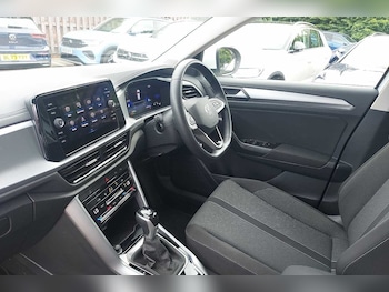 Used Volkswagen T-Roc 2023 for sale - 75450911: Photo