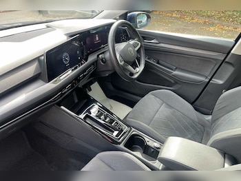 Used Volkswagen Golf 2024 for sale - 76139680: Photo 2