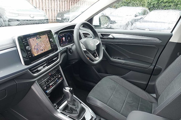Used Volkswagen T-Roc 2025 for sale - 76110924: Photo 2