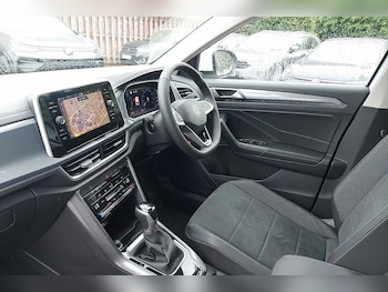 Used Volkswagen T-Roc 2025 for sale - 76110924: Photo 2