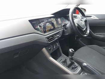 Used Volkswagen Polo 2018 for sale - 76586538: Photo