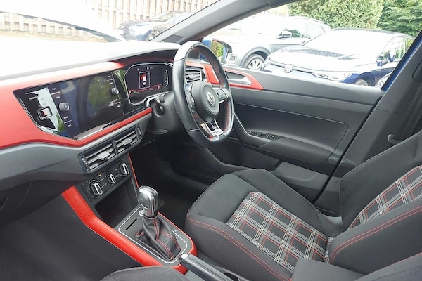 Used Volkswagen Polo 2020 for sale - 76110843: Photo 2
