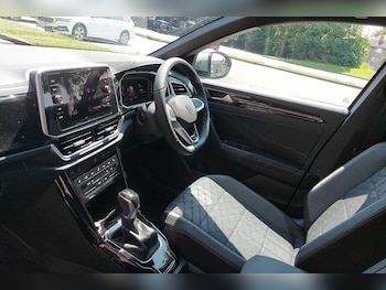 Used Volkswagen T-Roc 2025 for sale - 76110752: Photo 2