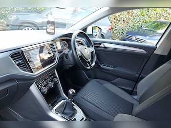 Used Volkswagen T-Roc 2021 for sale - 76359750: Photo