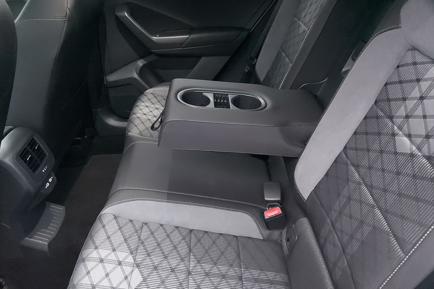 Used Volkswagen T-Roc 2023 for sale - 76586533: Photo 25