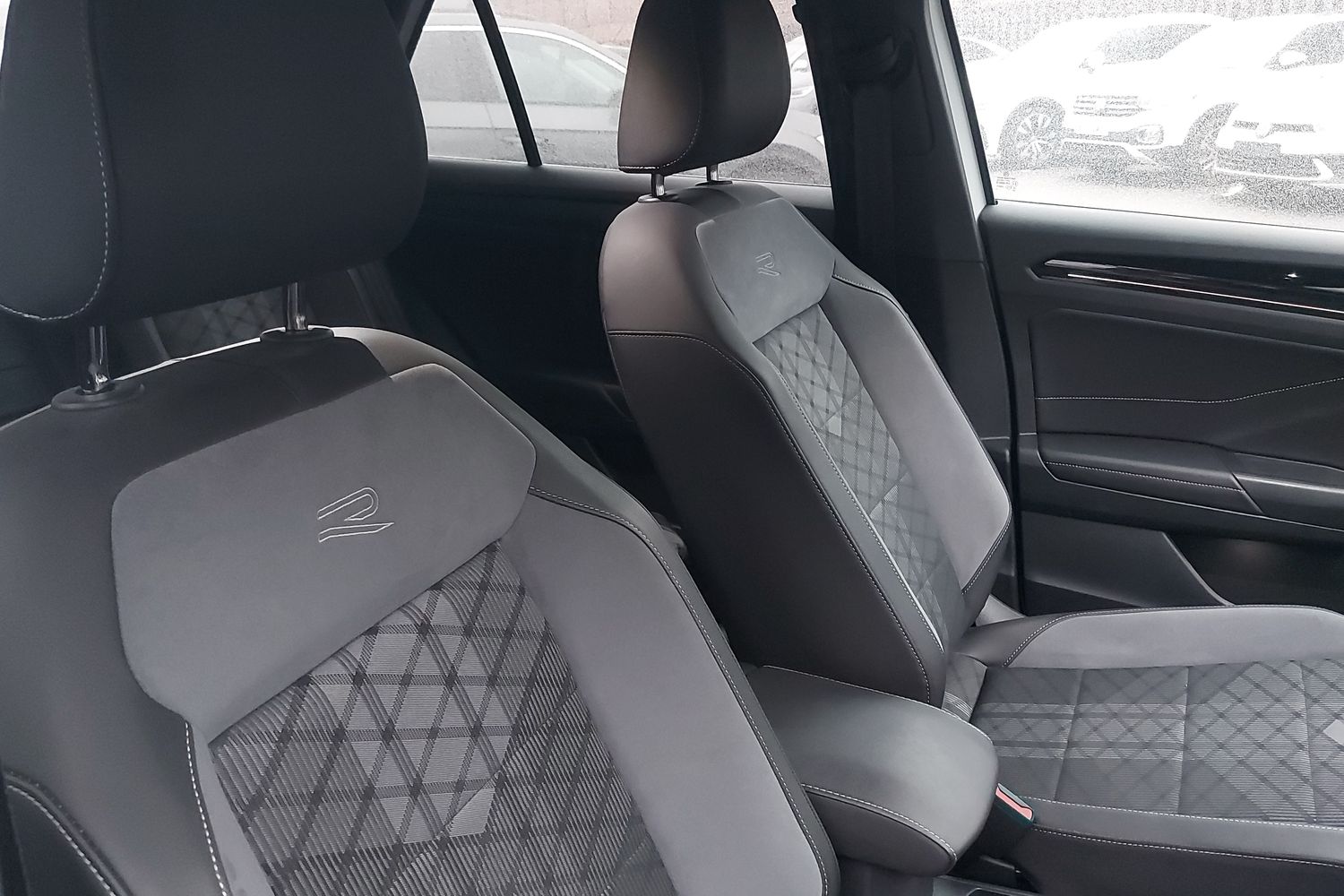 Used Volkswagen T-Roc 2023 for sale - 76586533: Photo 28