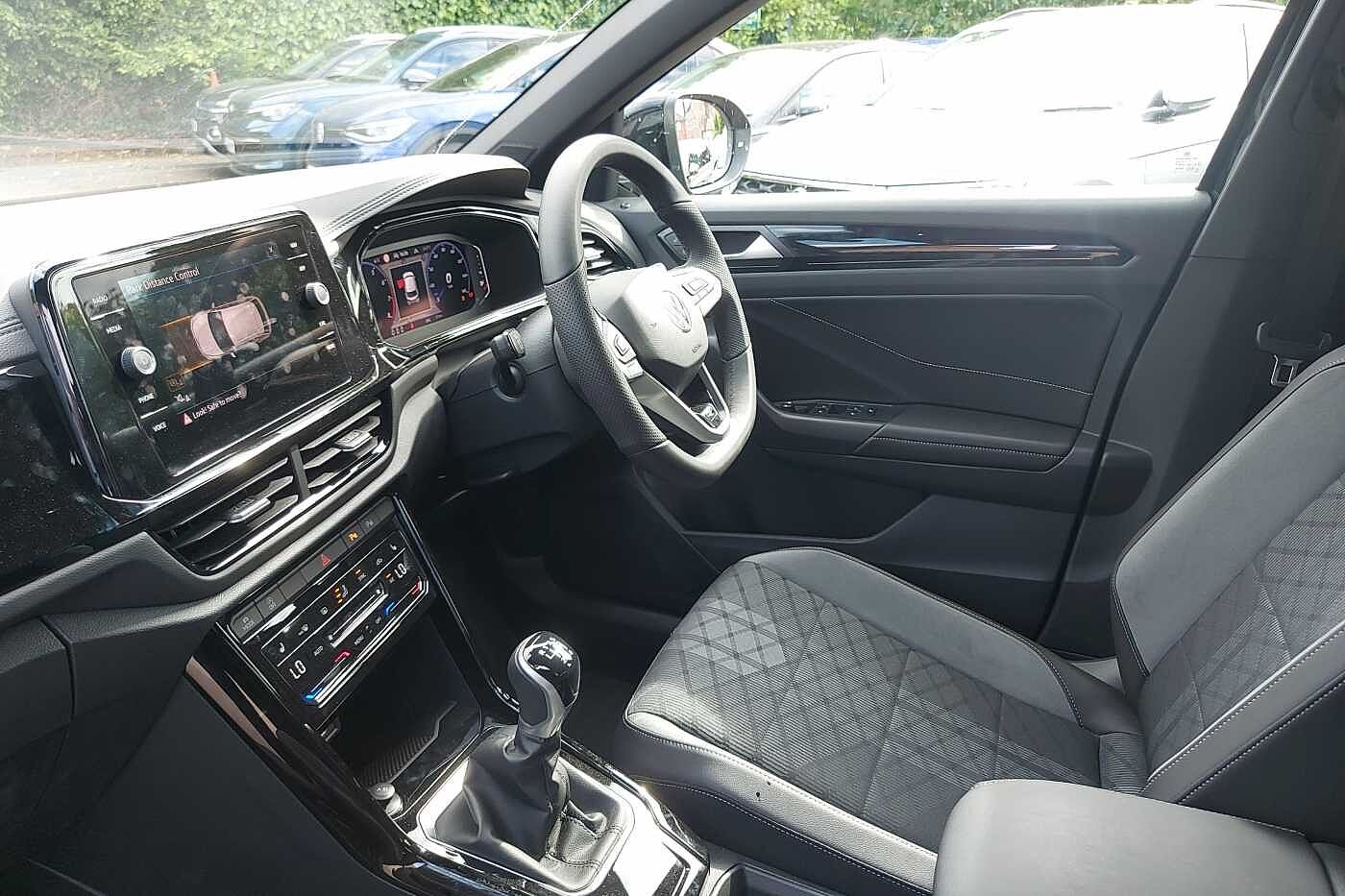 Used Volkswagen T-Roc 2025 for sale - 76110841: Photo 2