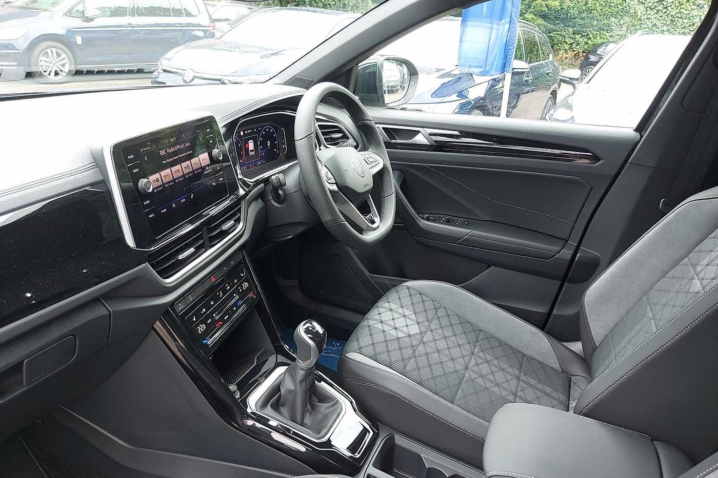 Used Volkswagen T-Roc 2025 for sale - 77177583: Photo 2