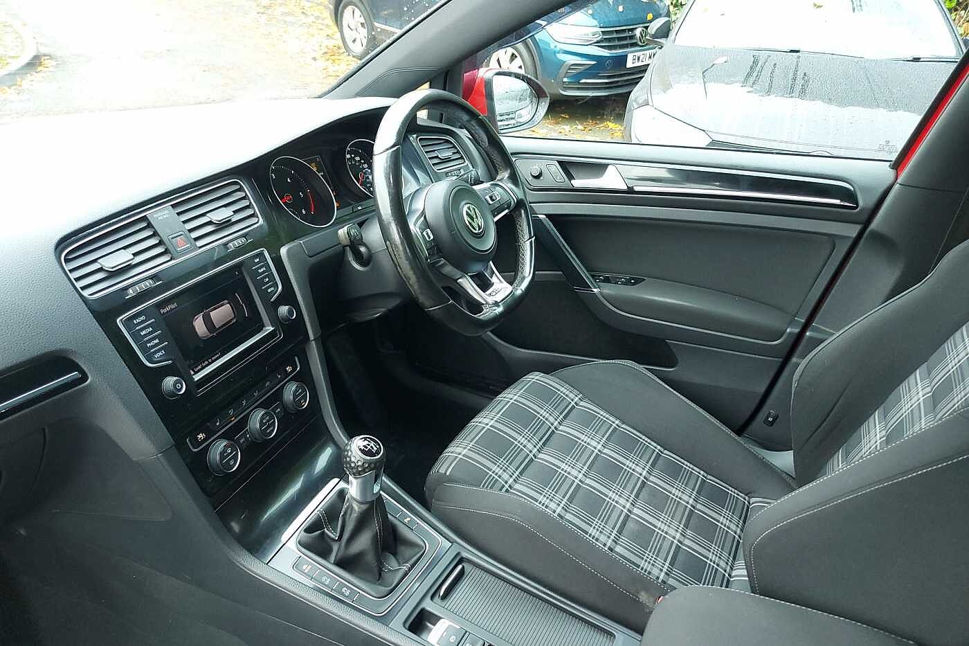 Used Volkswagen Golf 2016 for sale - 76539587: Photo 2