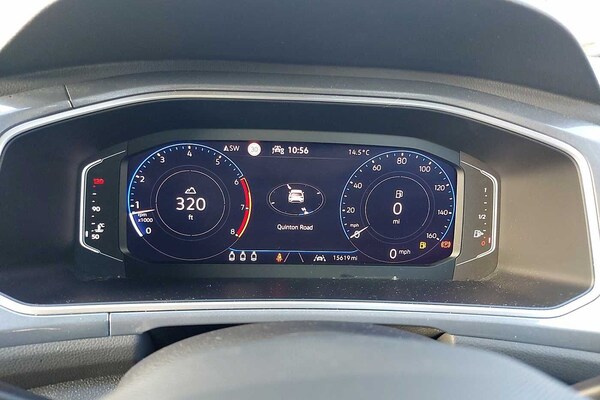 Used Volkswagen T-Roc 2024 for sale - 76110610: Photo 7