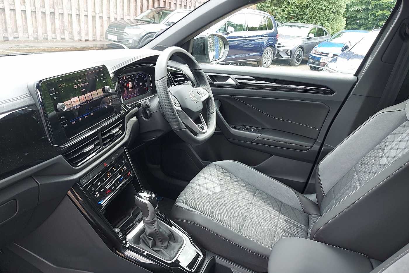 Used Volkswagen T-Roc 2025 for sale - 77177623: Photo 2