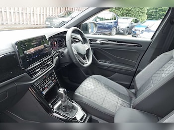 Used Volkswagen T-Roc 2025 for sale - 77177623: Photo