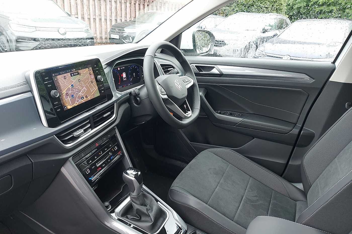 Used Volkswagen T-Roc 2025 for sale - 77177578: Photo 2