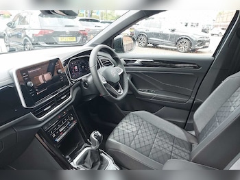 Used Volkswagen T-Roc 2025 for sale - 76730645: Photo