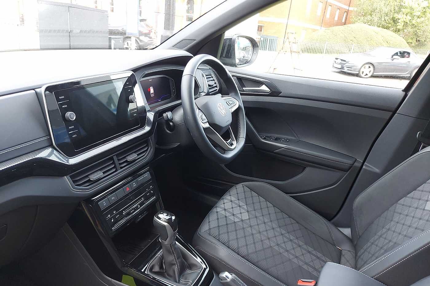 Used Volkswagen T-Cross 2025 for sale - 76110521: Photo 2