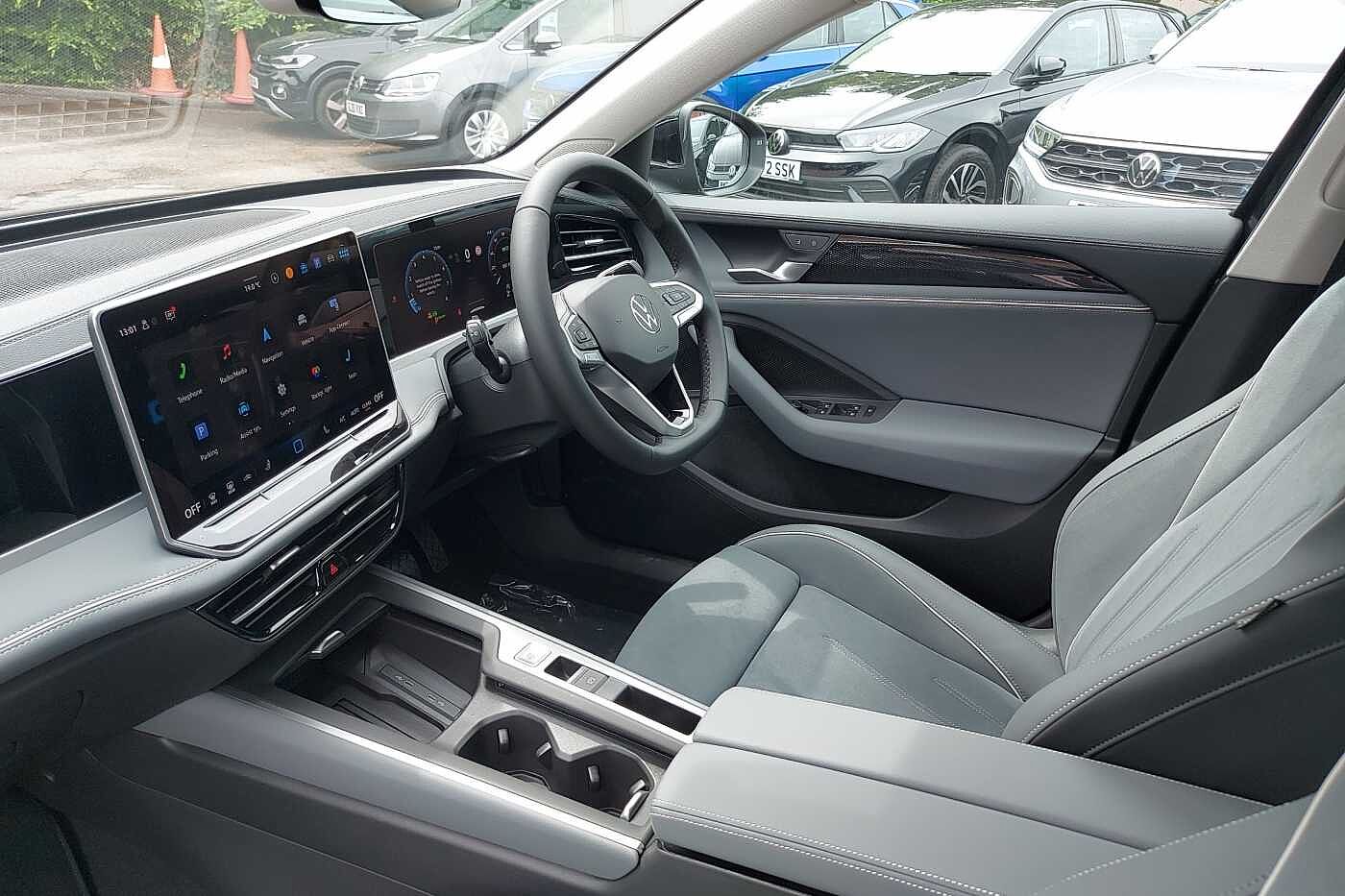 Used Volkswagen Passat 2025 for sale - 76110625: Photo 2