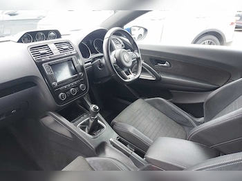 Used Volkswagen Scirocco 2017 for sale - 76111638: Photo 2