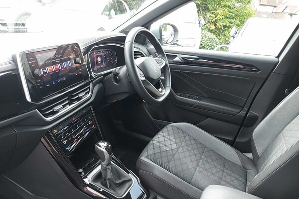 Used Volkswagen T-Roc 2023 for sale - 76110793: Photo 2