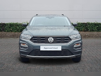 Used Volkswagen T-Roc 2018 for sale - 77498116: Photo