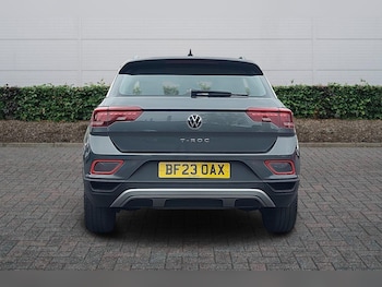Used Volkswagen T-Roc 2023 for sale - 78049096: Photo