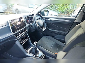 Used Volkswagen T-Roc 2023 for sale - 76410254: Photo