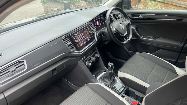 Used Volkswagen T-Roc 2020 for sale - 76111172: Photo 2