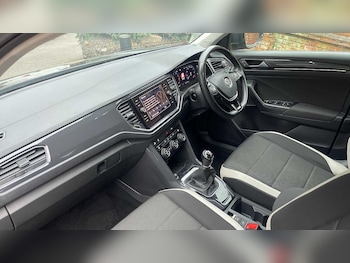 Used Volkswagen T-Roc 2020 for sale - 76111172: Photo 2