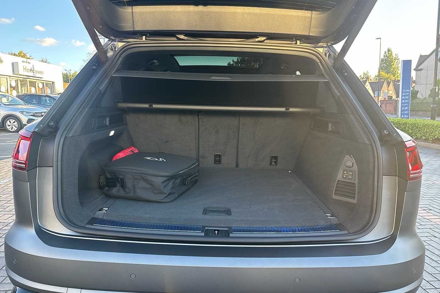 Used Volkswagen Touareg 2025 for sale - 77525757: Photo 12