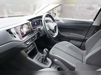 Used Volkswagen Polo 2023 for sale - 76111465: Photo 2