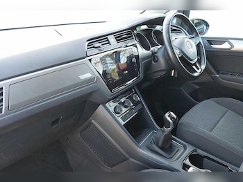 Used Volkswagen Touran 2019 for sale - 77346329: Photo