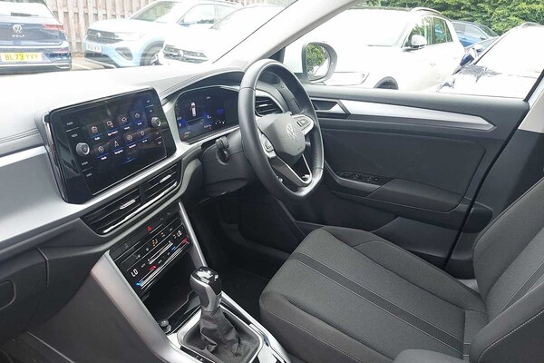 Used Volkswagen T-Roc 2023 for sale - 76110583: Photo 2