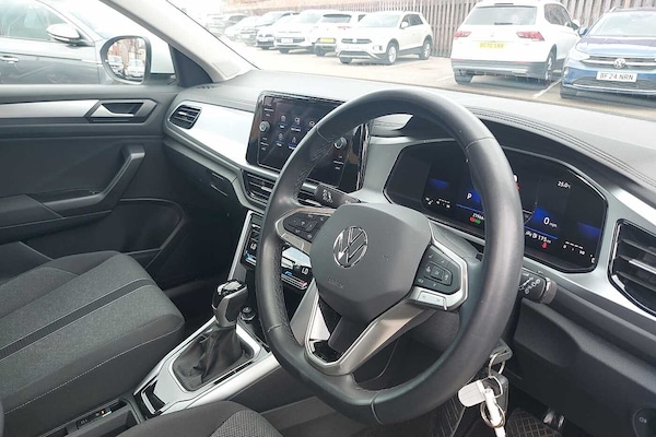 Used Volkswagen T-Roc 2023 for sale - 76110583: Photo 6