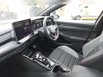 Used Volkswagen Golf 2025 for sale - 76110763: Photo 2