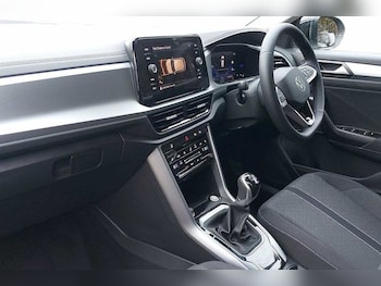 Used Volkswagen T-Roc 2025 for sale - 77176810: Photo