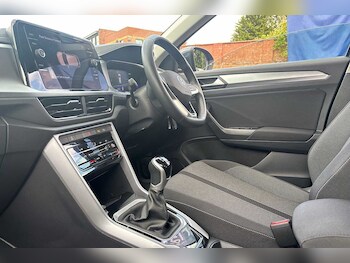 Used Volkswagen T-Roc 2023 for sale - 75031750: Photo