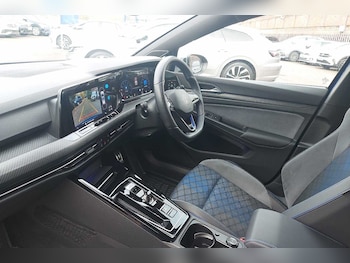 Used Volkswagen Golf 2023 for sale - 76410240: Photo