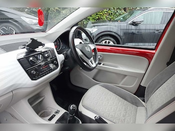 Used Volkswagen up! 2017 for sale - 76389684: Photo